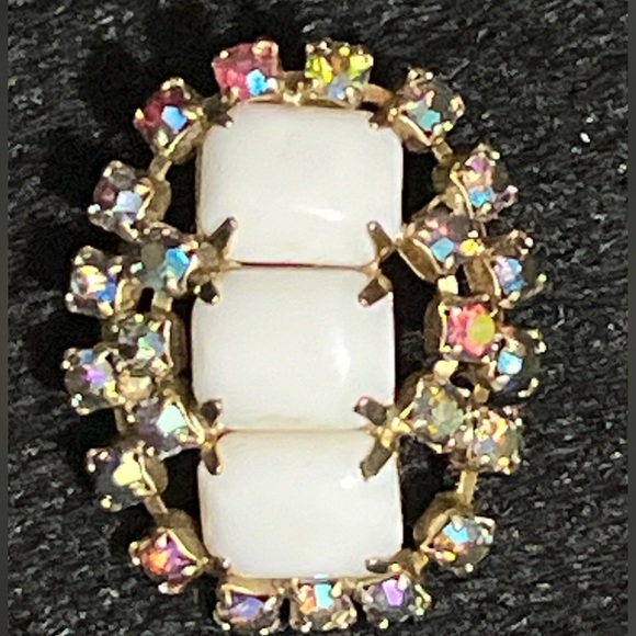 Beautiful Vintage Large Oval Clip On Earrings - Picture 4 of 9